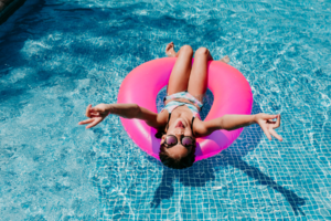 Prepare a piscina para o verão no seu condomínio