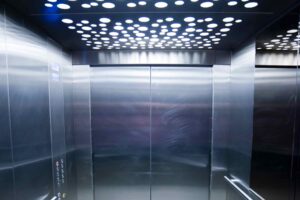 Modernização de elevadores: segurança e valorização para o seu imóvel